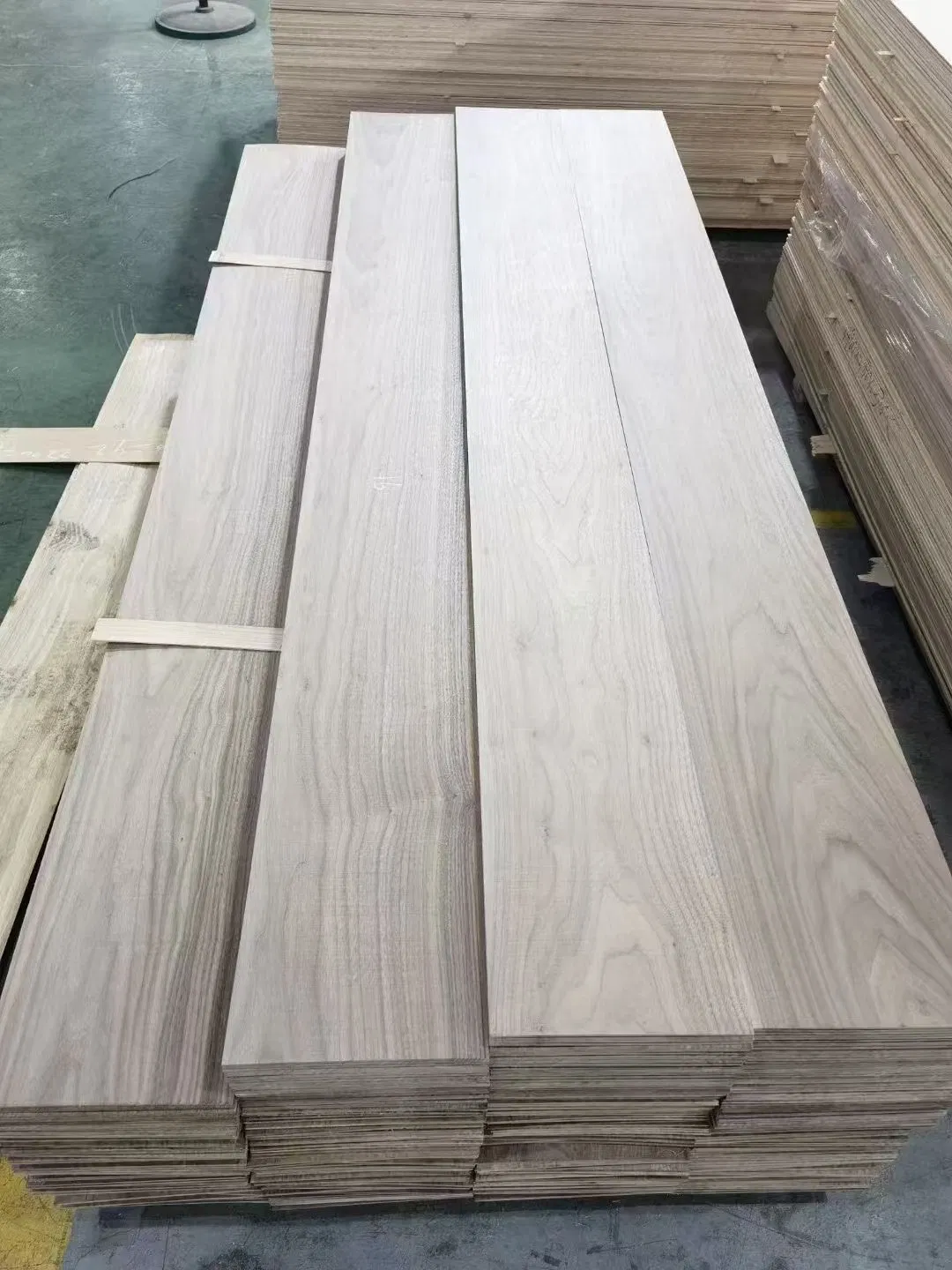 Great Lakes Brand 1.5mm Grade ABC Veneer Lamella Floor Sawn Sliced Walnut