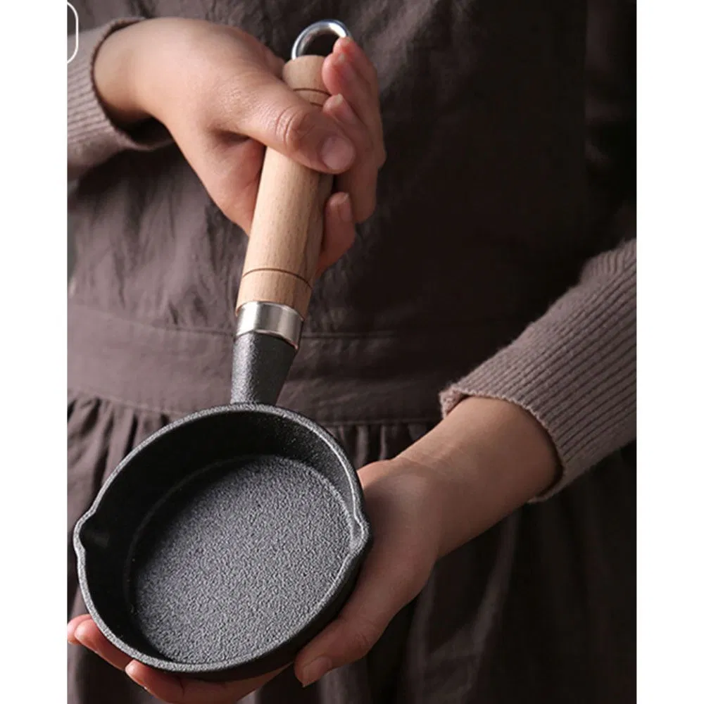 Portable Mini Frying Pan with Wooden Handle Wbb27894