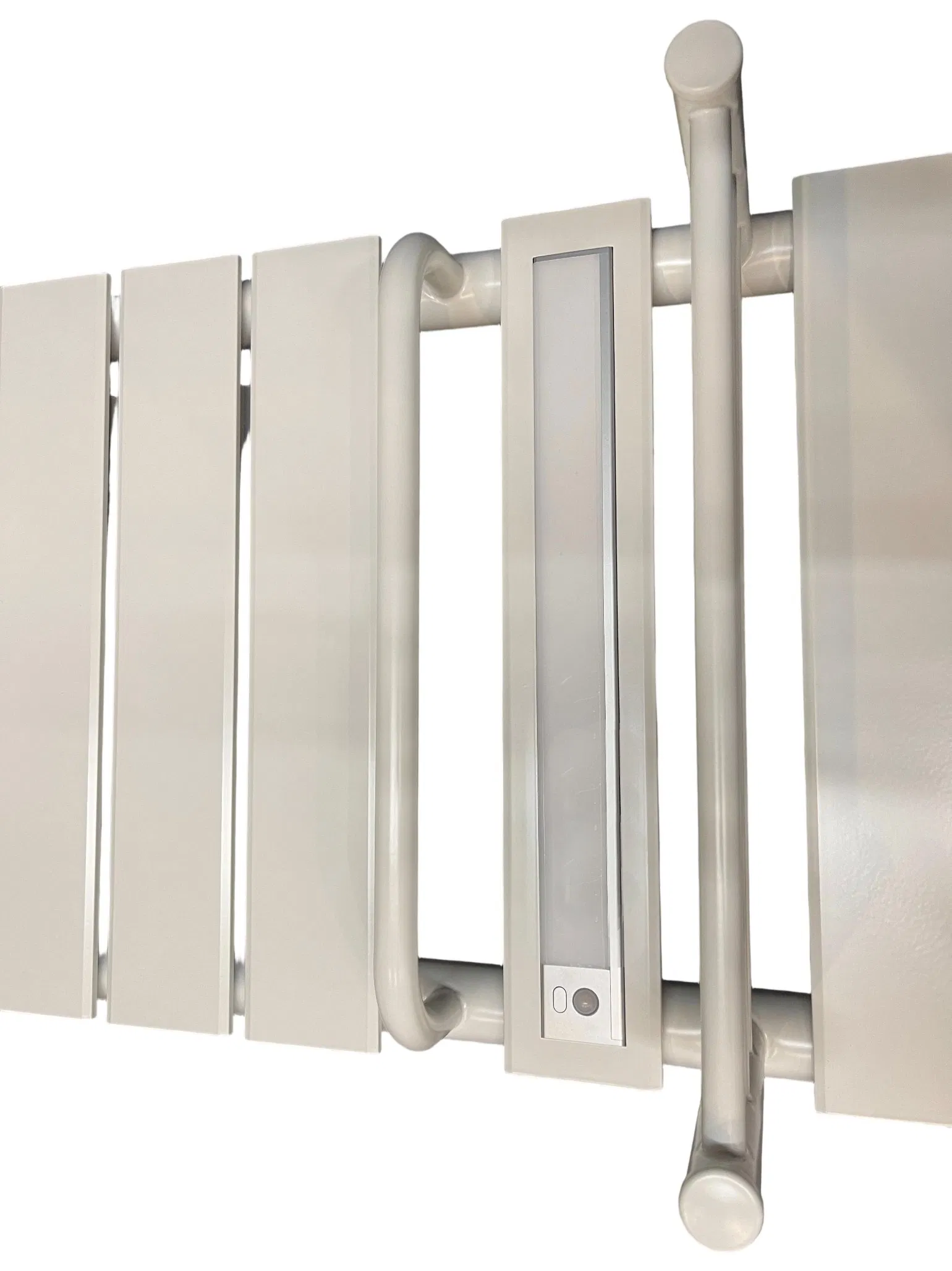 Thermostatic Modern Aesthetic Towel Rack Radiators for Bathroom Heating