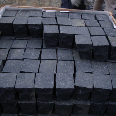 Black Granite Cobblestone/Cube Stone/Paving Stone with Natural Split Tumbled Flamed