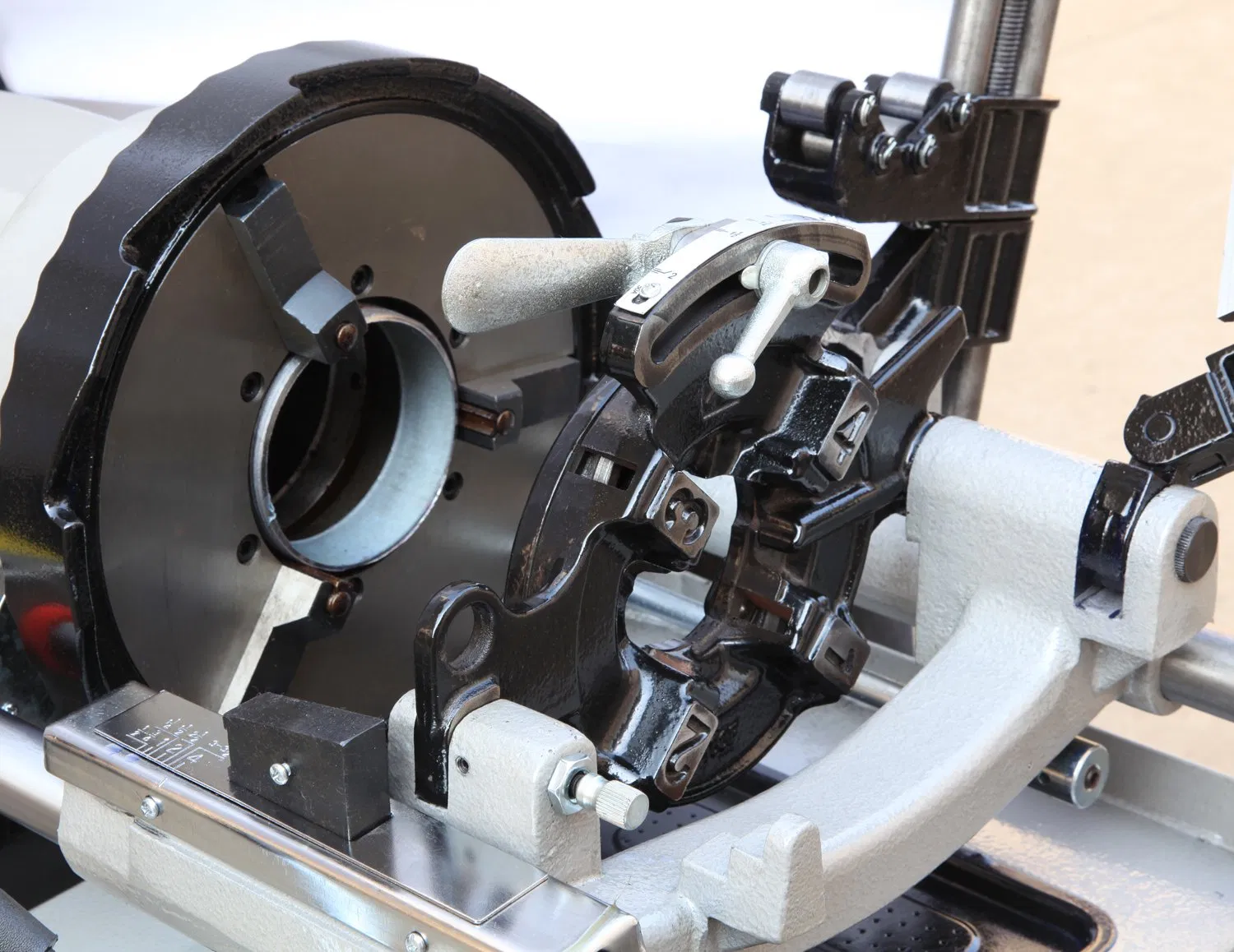 High Efficiency 1500W 4 Inch Pipe Threading Machine Z3t-100f-B