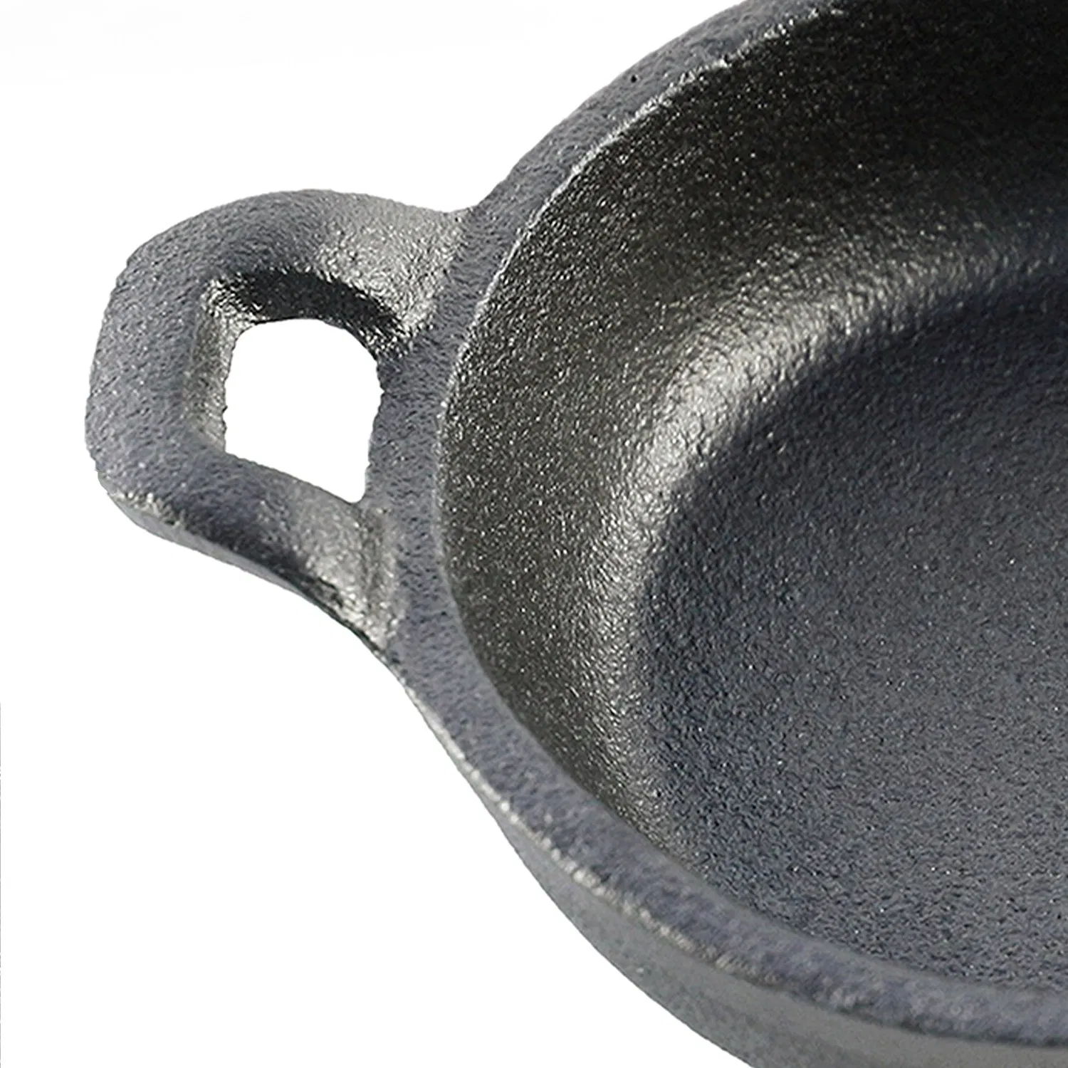 Чугунная сковорода с двумя ручками, предварительно прокаленная