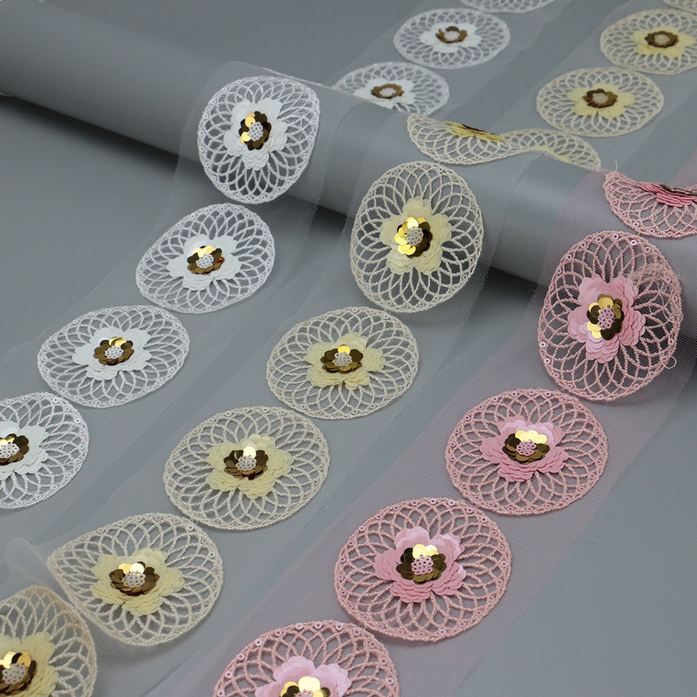 Лента черная с золотой отделкой вышивка блестками кружевом