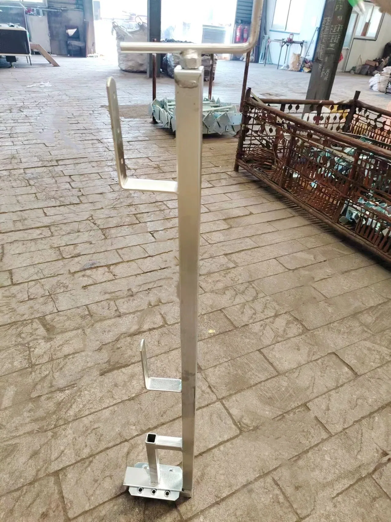 Adjustable Slab Grabber/ Guardrail Post for Scaffolding Temporary Edge Protection