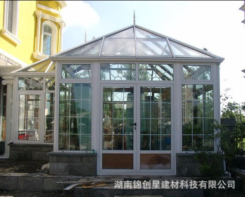 Factory Direct Supplier Customized Free Standing Aluminium Glass Sunroom Glass House Outdoor