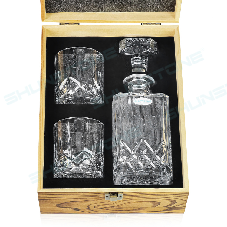 Embossed Whiskey Glass and Decanter Set with 2 Whisky Glasses Gift Set for Father Husband