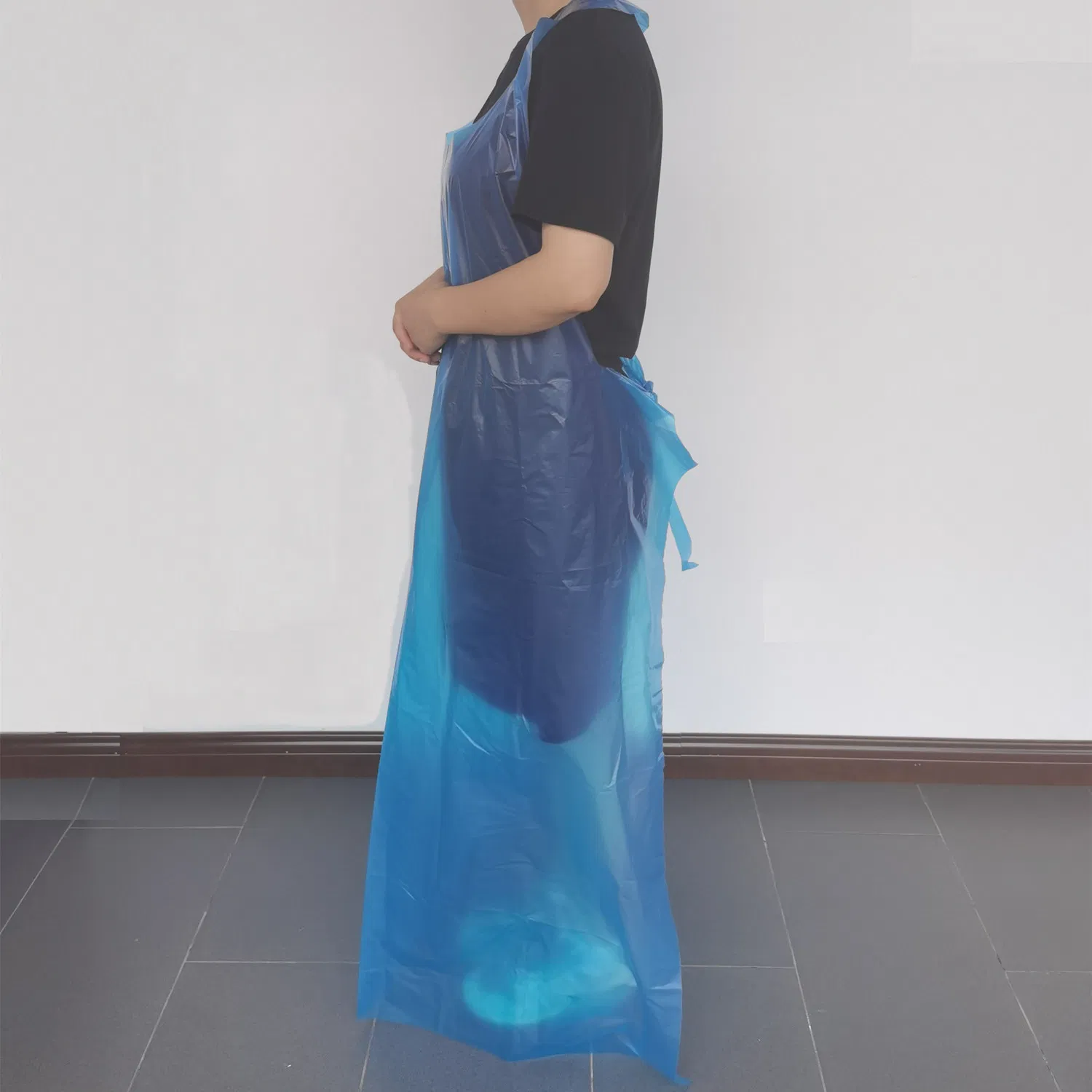 Disposable Thin Poly Aprons for Cost-Effective Protection
