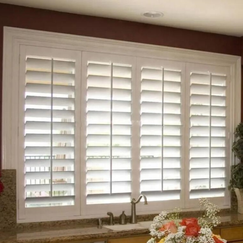 White Painting Interior Custom Window Shutter Wood Plantation Shutters