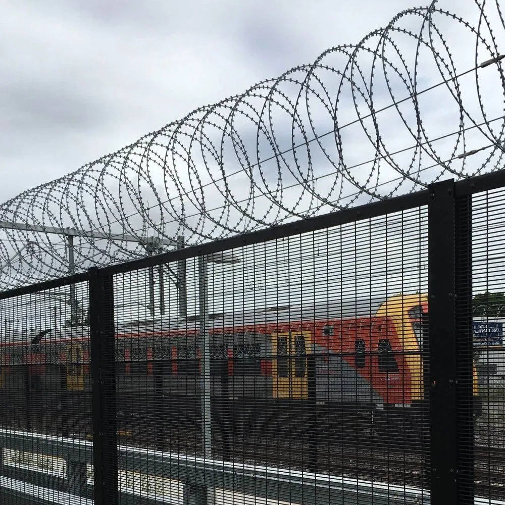 Hot Sales Production Wire Welded Mesh American Airport Fence