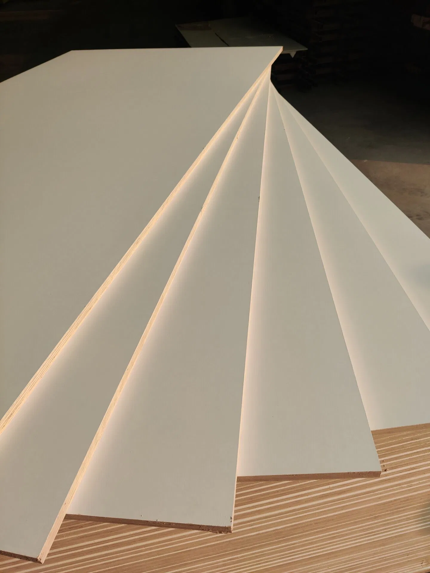 1220X2440mm 18mm Melamine Paper Faced Plywood Panel Wood