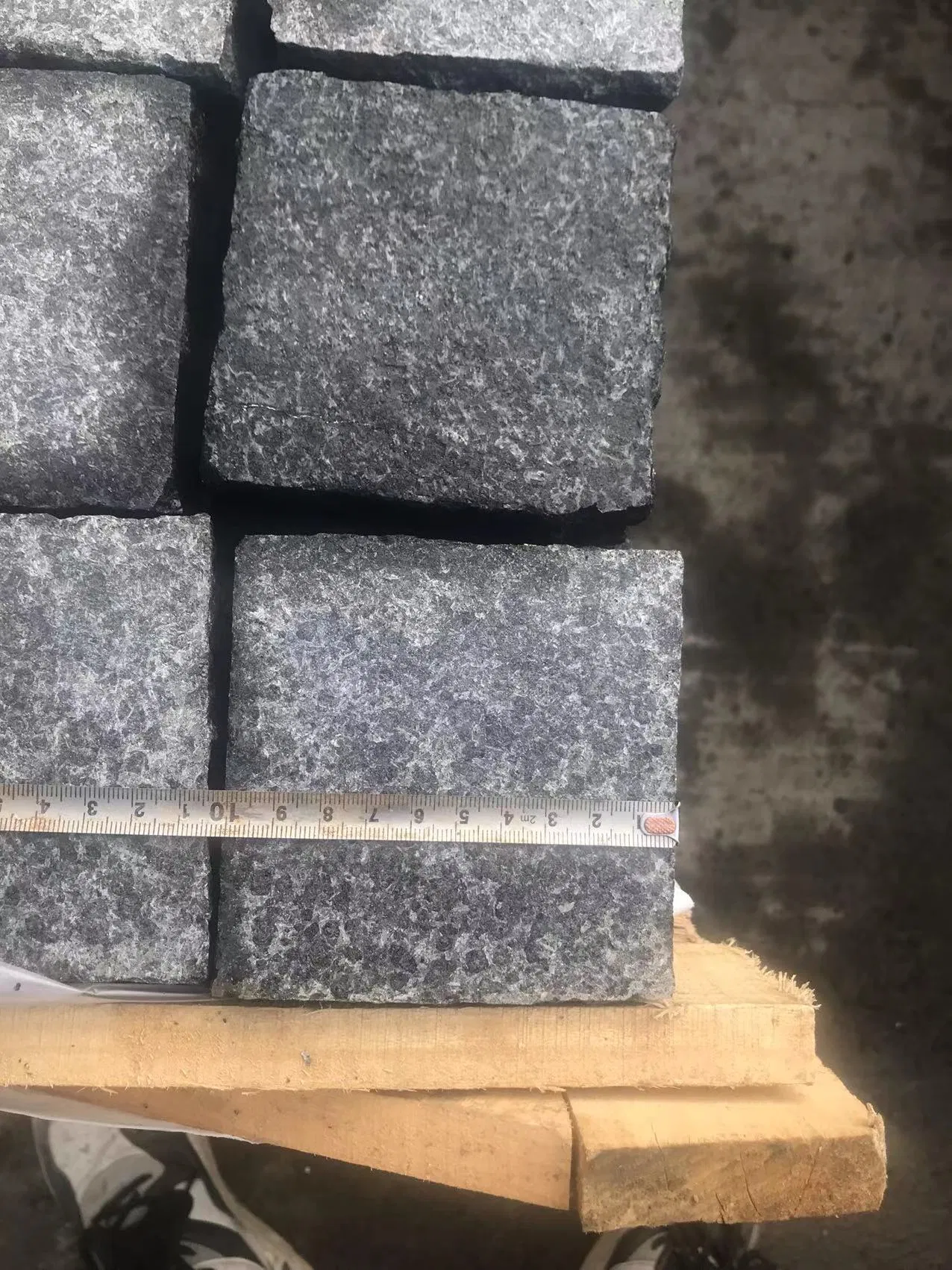 Natural Dark Stone Cubic Cobblestone Fuding Black Flamed Basalt Stone Price for Outdoor Pavers