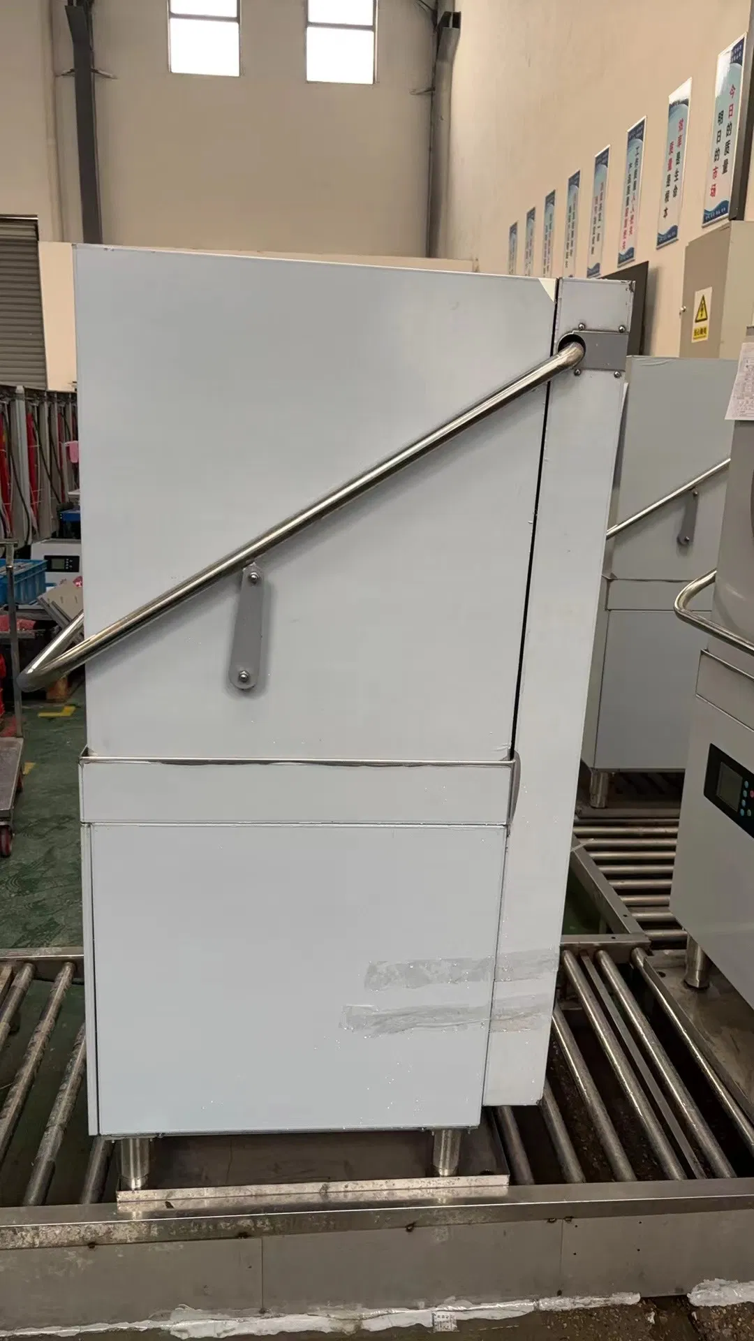 Powerful Electric Dish Washing Machine for Hotels and Cafes