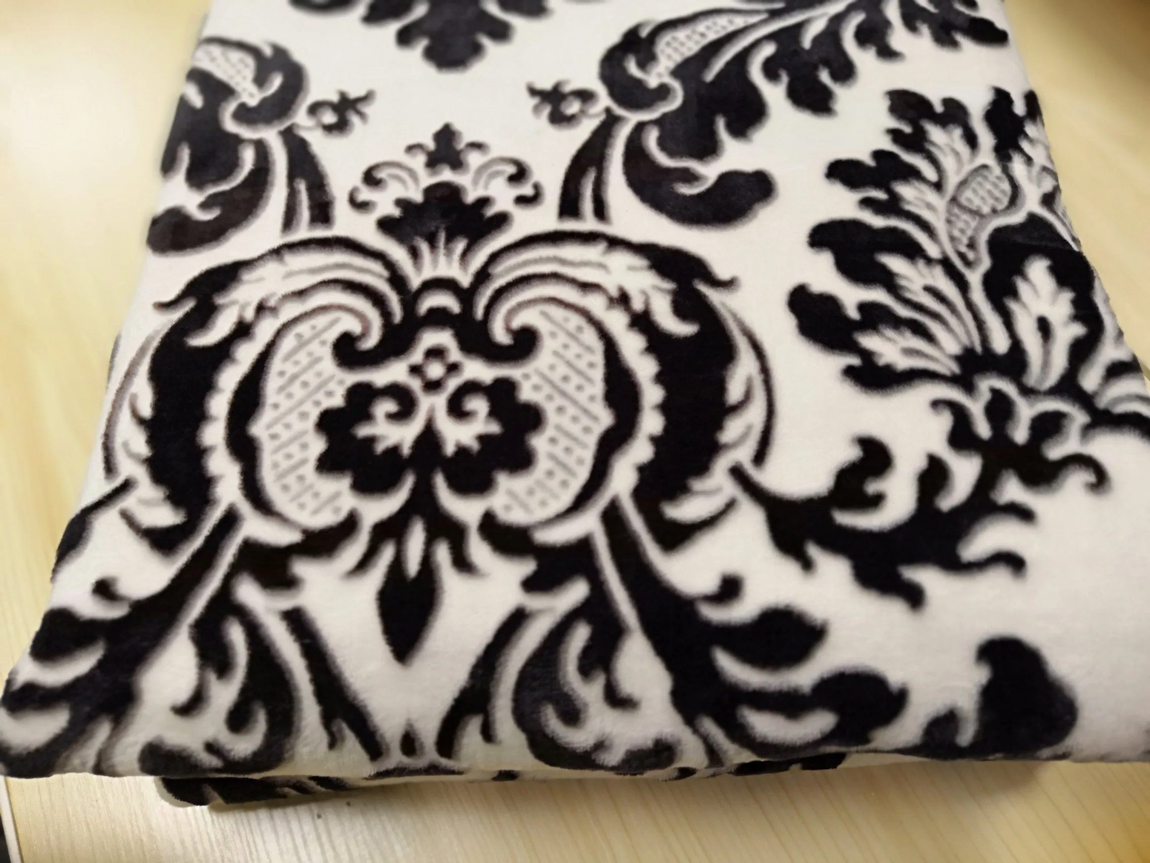 2021 Hot Simple Soft Burnt-out Flower Design Fleece Flannel Throw Blanket