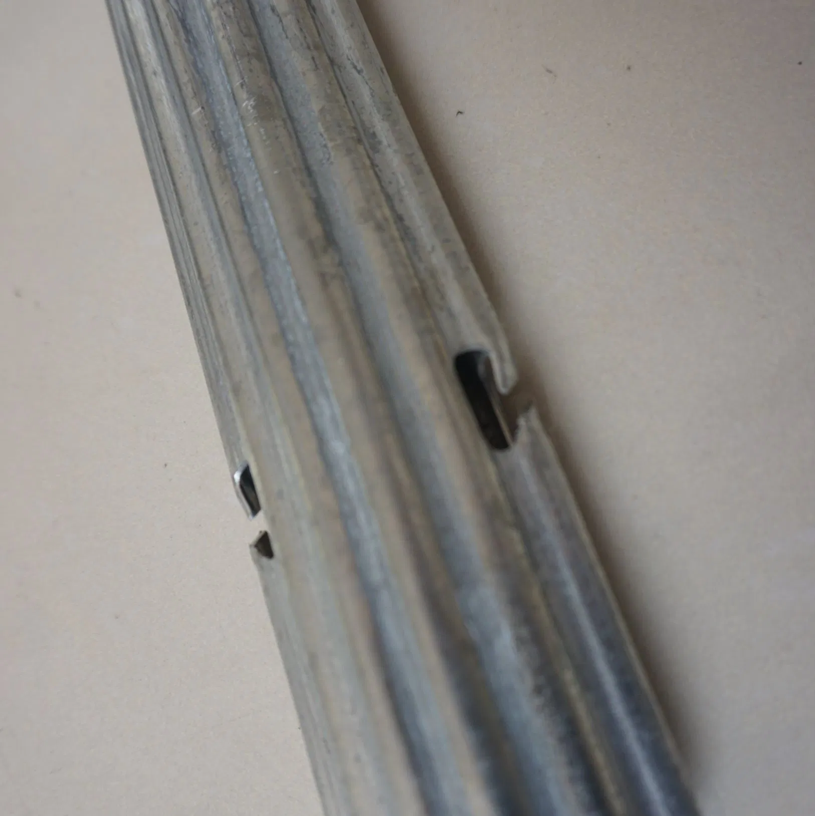 Easy to Install Hot DIP Galvanized Grape Vine Post for Vineyard Trellis Systems/Steel Fence Post Vineyard Poles for Orchard