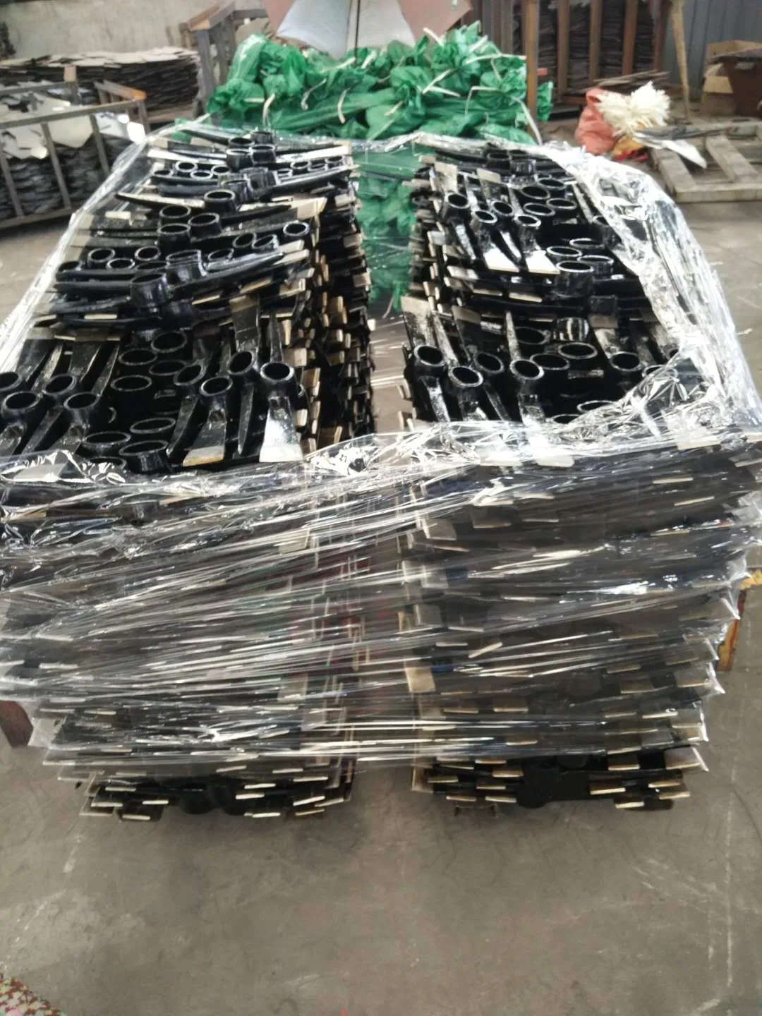 Make Pickaxe Machine and Produts of Railway Steel Pickaxe