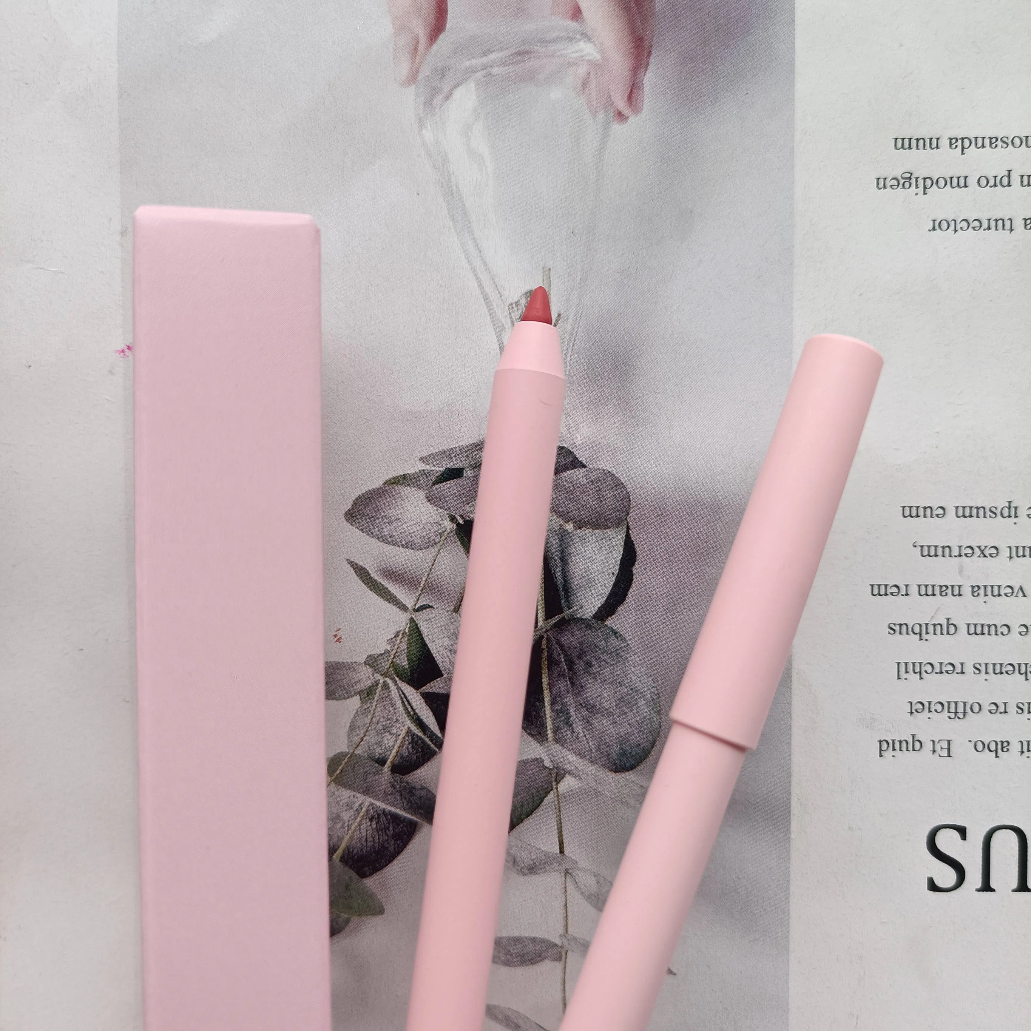 Lip Liner Twist Pencil Creamy Retractable Matte Lip Liner Waterproof Lip Pencil