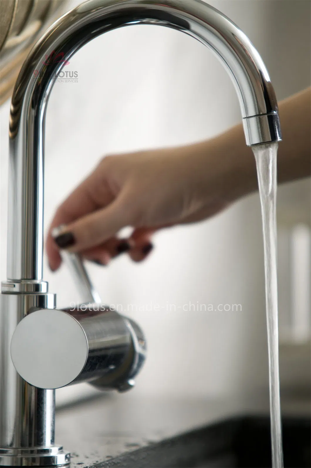 Смеситель для кухни с выдвижным изливом, горячая и холодная вода