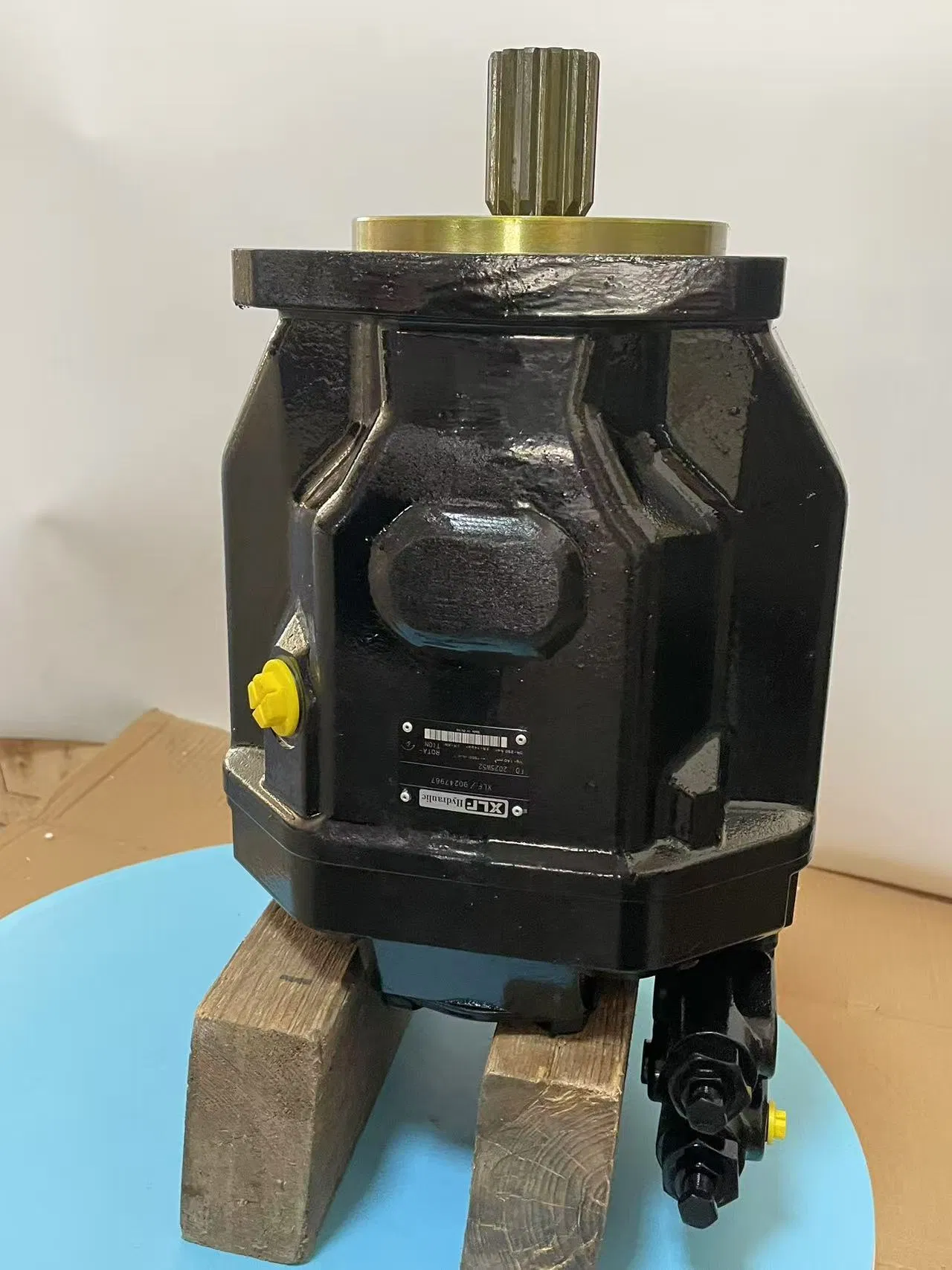 Плунжерный насос XLF 90247967 для экскаваторов