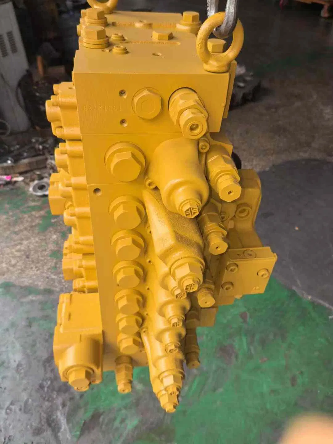 Распределительный узел Komatsu PC210-10