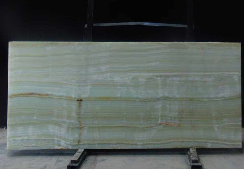 Массажная ванна из зеленого оникса с гидромассажем