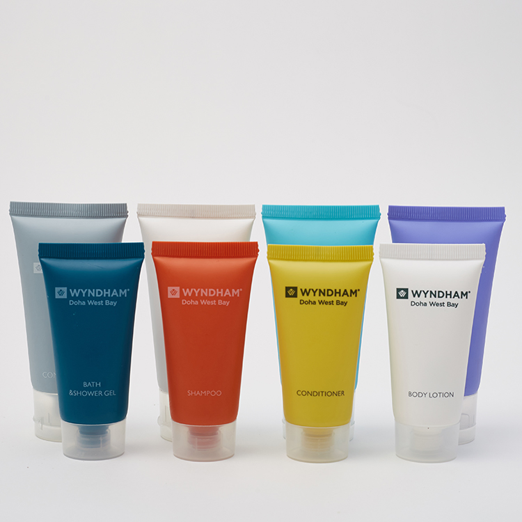 Wholesale 30ml Hotel Accessories Amenities Set Small Shower Gel Shampoo and Conditioner for Hotels SPA Bathroom
