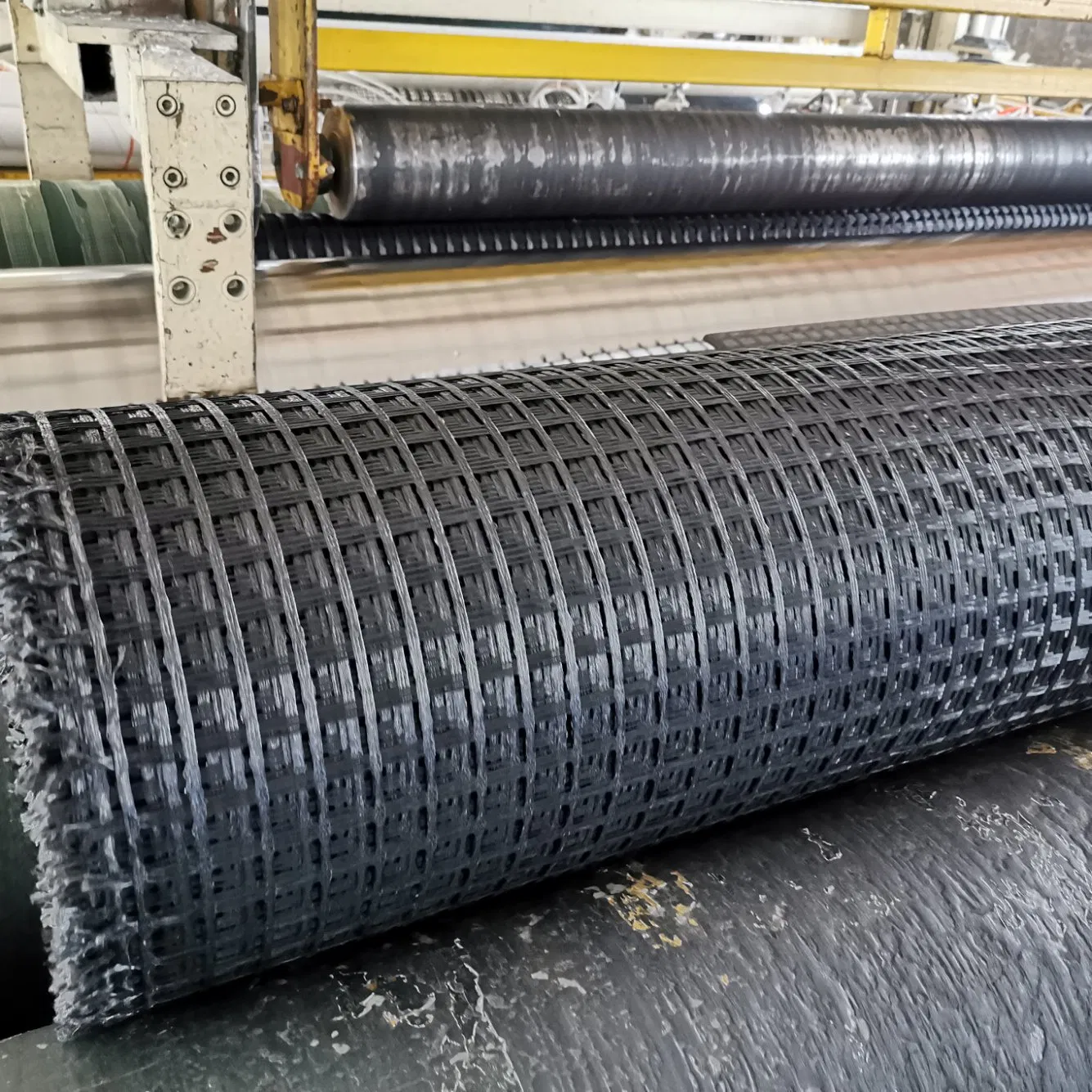 Fiberglass Geogrid 50/50kn 80/Kn 100/100kn Leading Manufacturer for Road Driveway