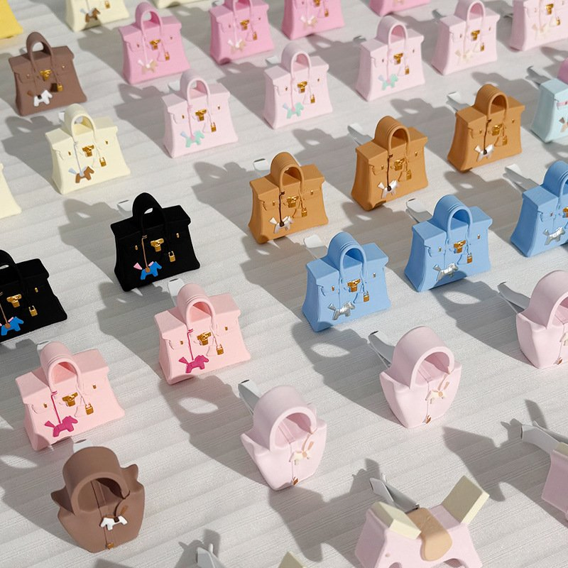 Hot Sales Luxury Bag Car Vent Clip Air Freshener for Air Conditioner Slippers Model Car Aromatherapy Diffuser for Girls