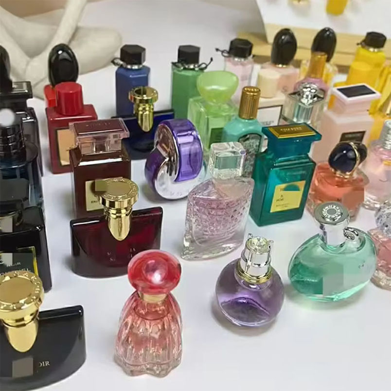 Миниатюрные парфюмерные пробники с логотипом