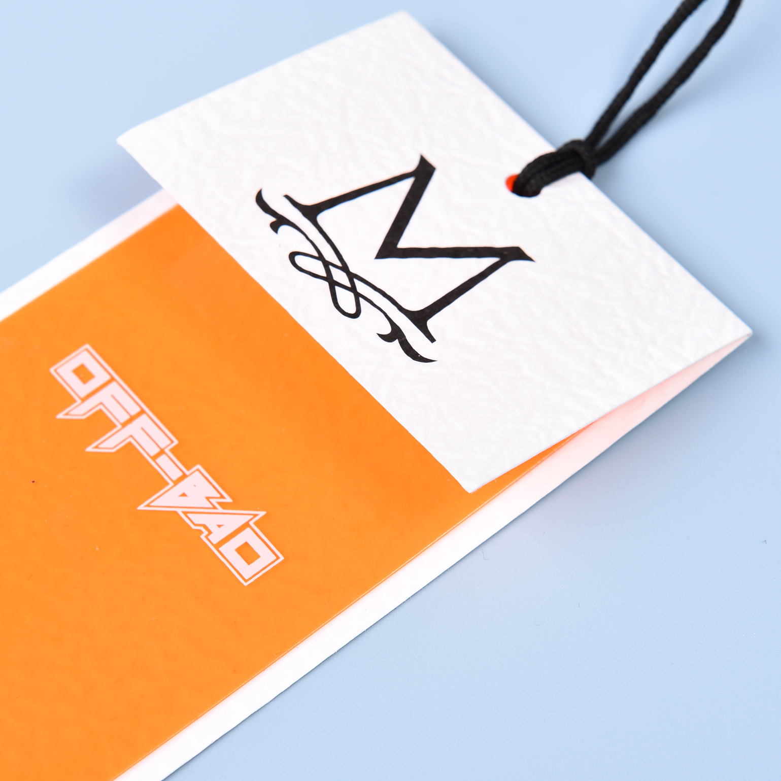 Бирка подвесная с логотипом для одежды