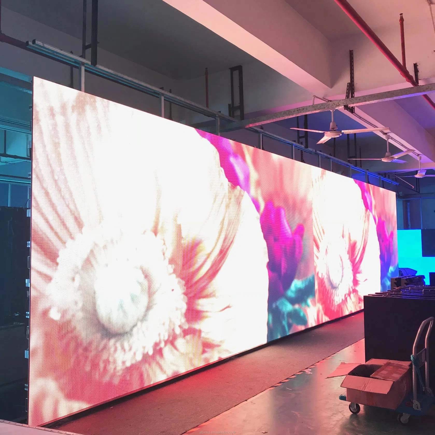 Best Brightness Outdoor LED Display Screen RGB P10 Waterproof 960X960mm Die Casting Aluminum Cabinet Rental LED Panel Wall for Advertising