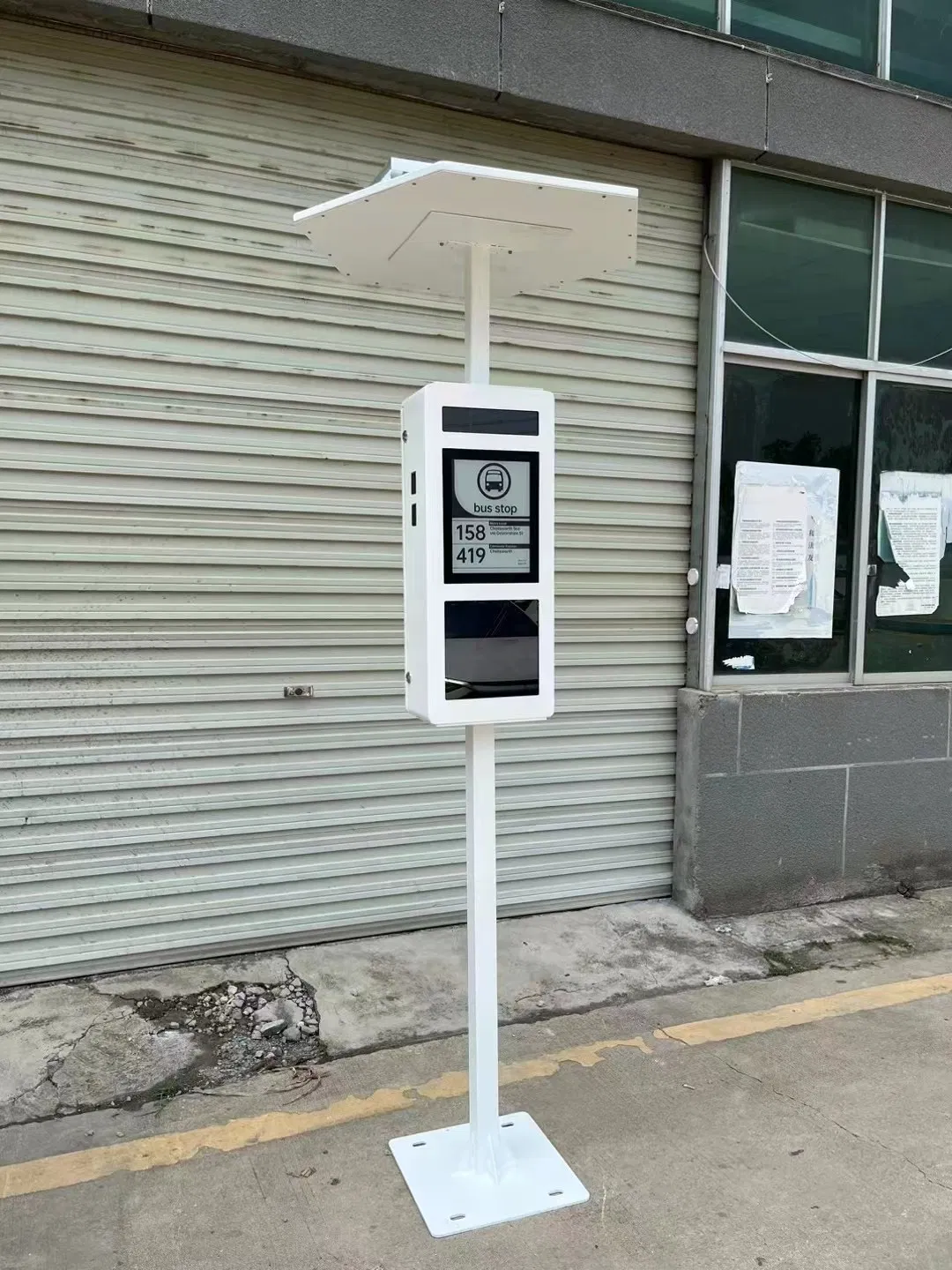 13.3inch 31.2inch Eink Digital Signage with Solar Panels Advertisement for Bus Stop Shelter