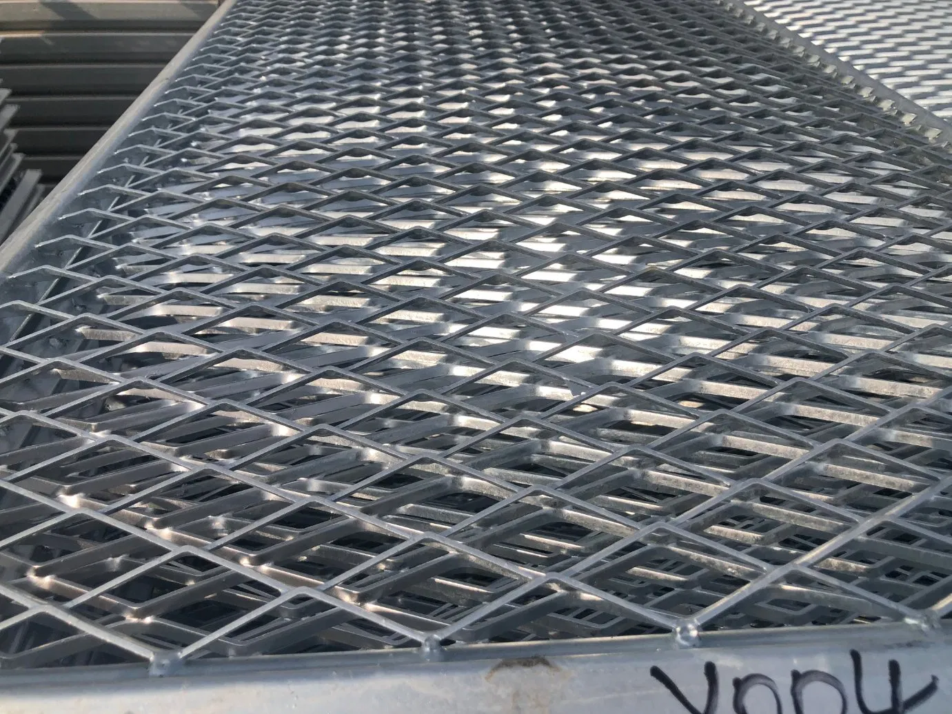 Hot Selling 20*40mm Aluminum Expanded Metal Roll