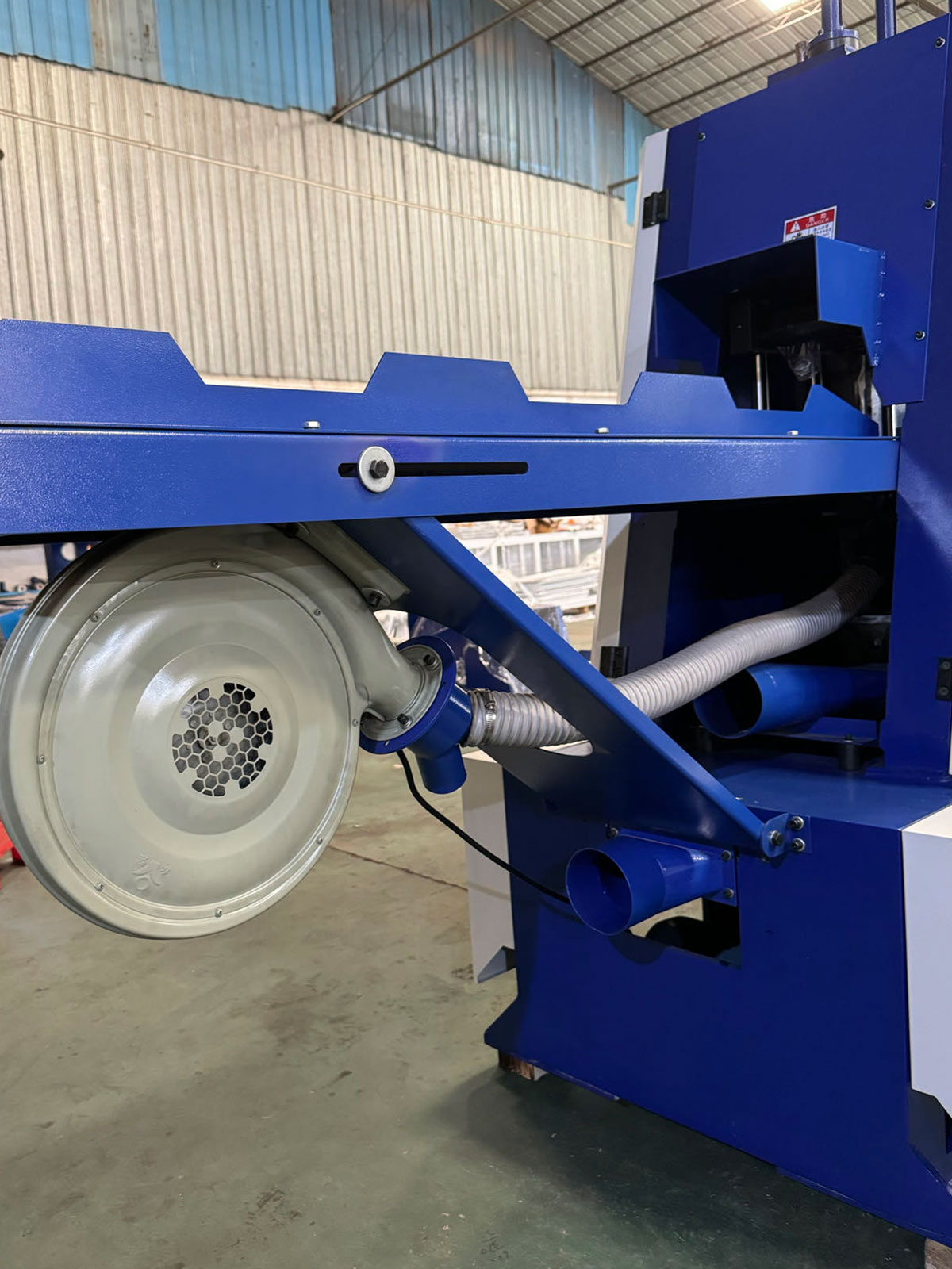 Ленточная пила напольная для обработки дерева мастерская