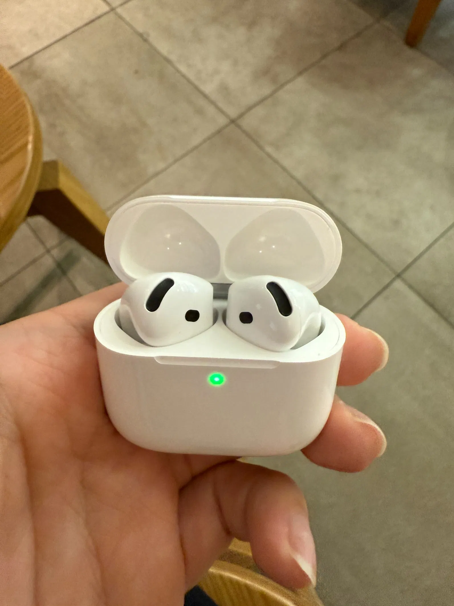 Беспроводные наушники PRO с зарядным кейсом