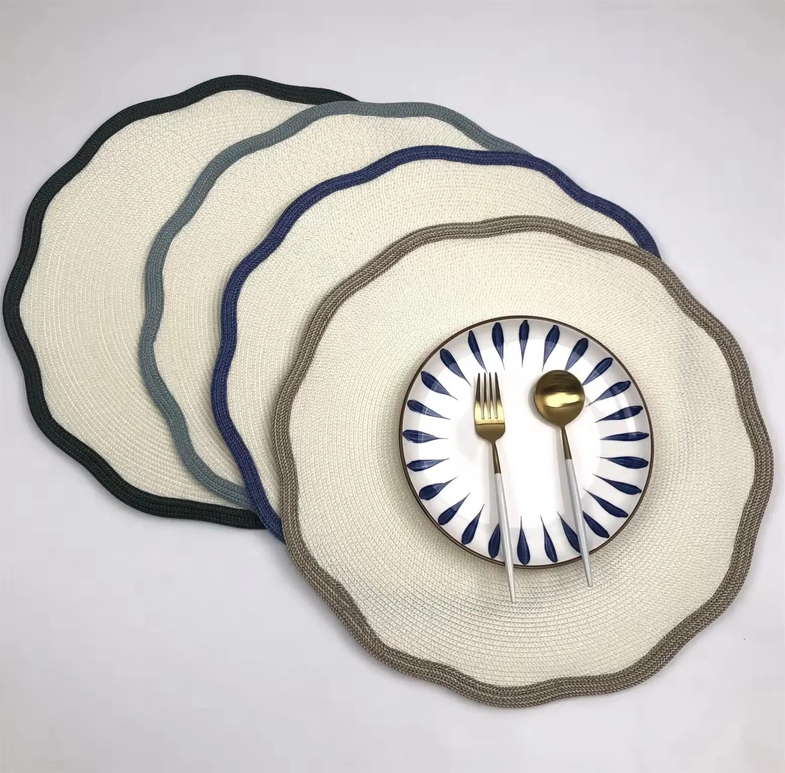 High Quality BPA Free Customized Fashion Floral Scallop Placemat for Dining Table