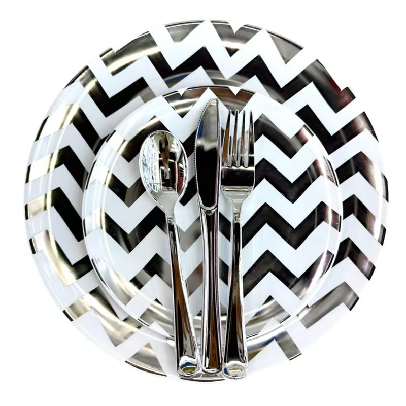 7.5 Inch Elegant Plastic Party Plates Heavy-Duty Gold Pattern Round Plates Wedding Dinner Plates