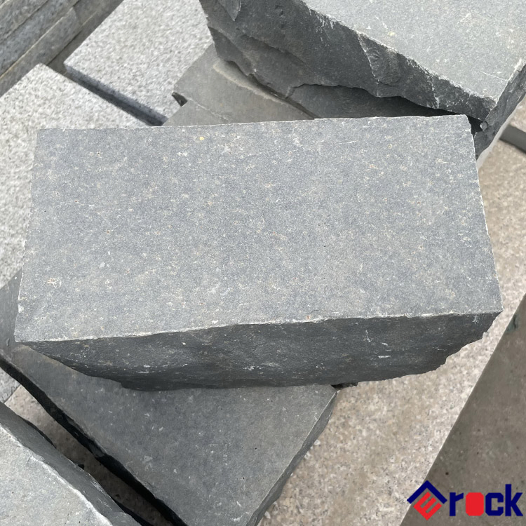 Discount Price Factory Direct Flamed Finish Black Basalt Paving Stone for Driveway Pavers