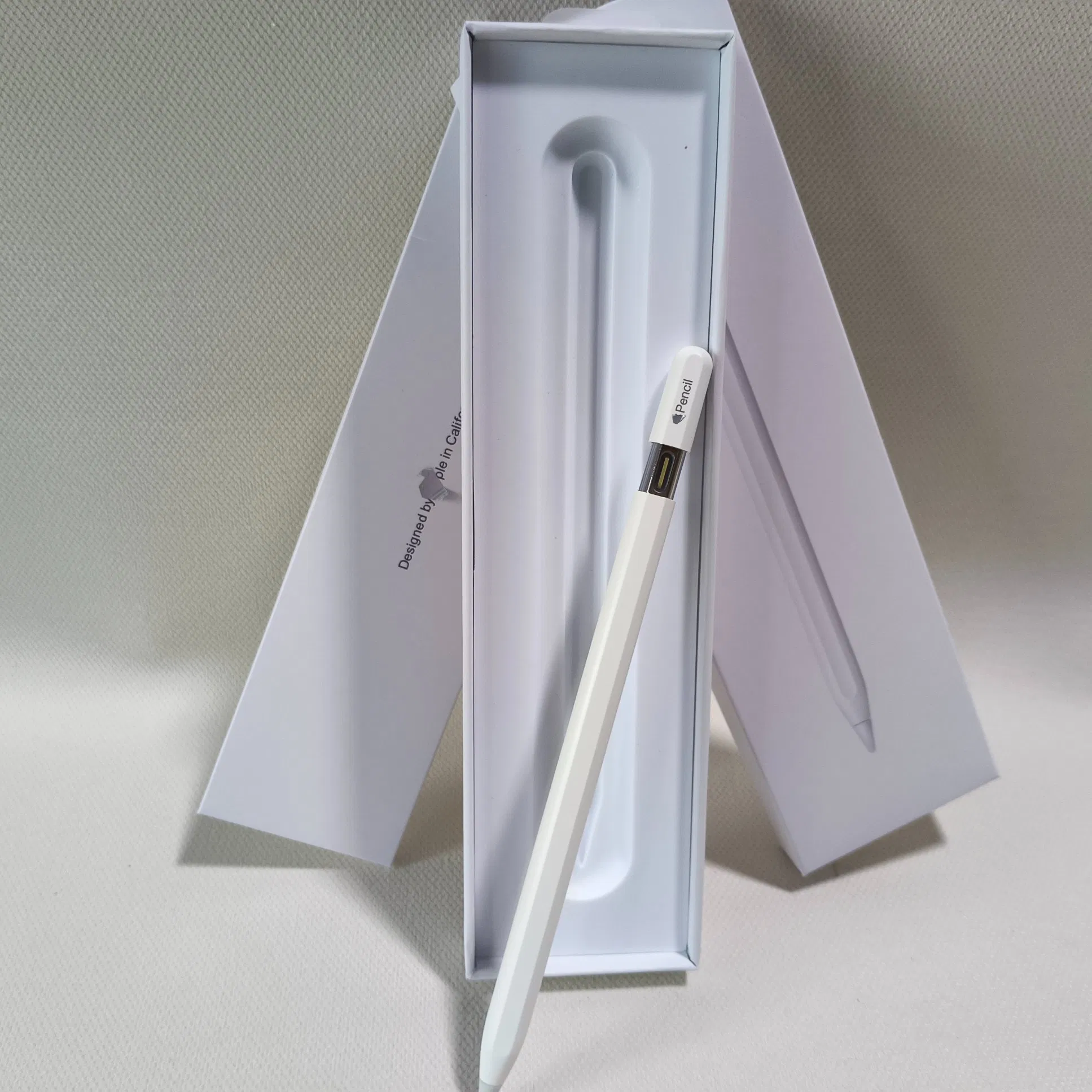 AAA+++ Superior Hot Style 1: 1 Magnetic Imitation Pen Pencil Stylus Drawing Writing Pen Touch Pen Comfortable Writing USB-C Charging Port