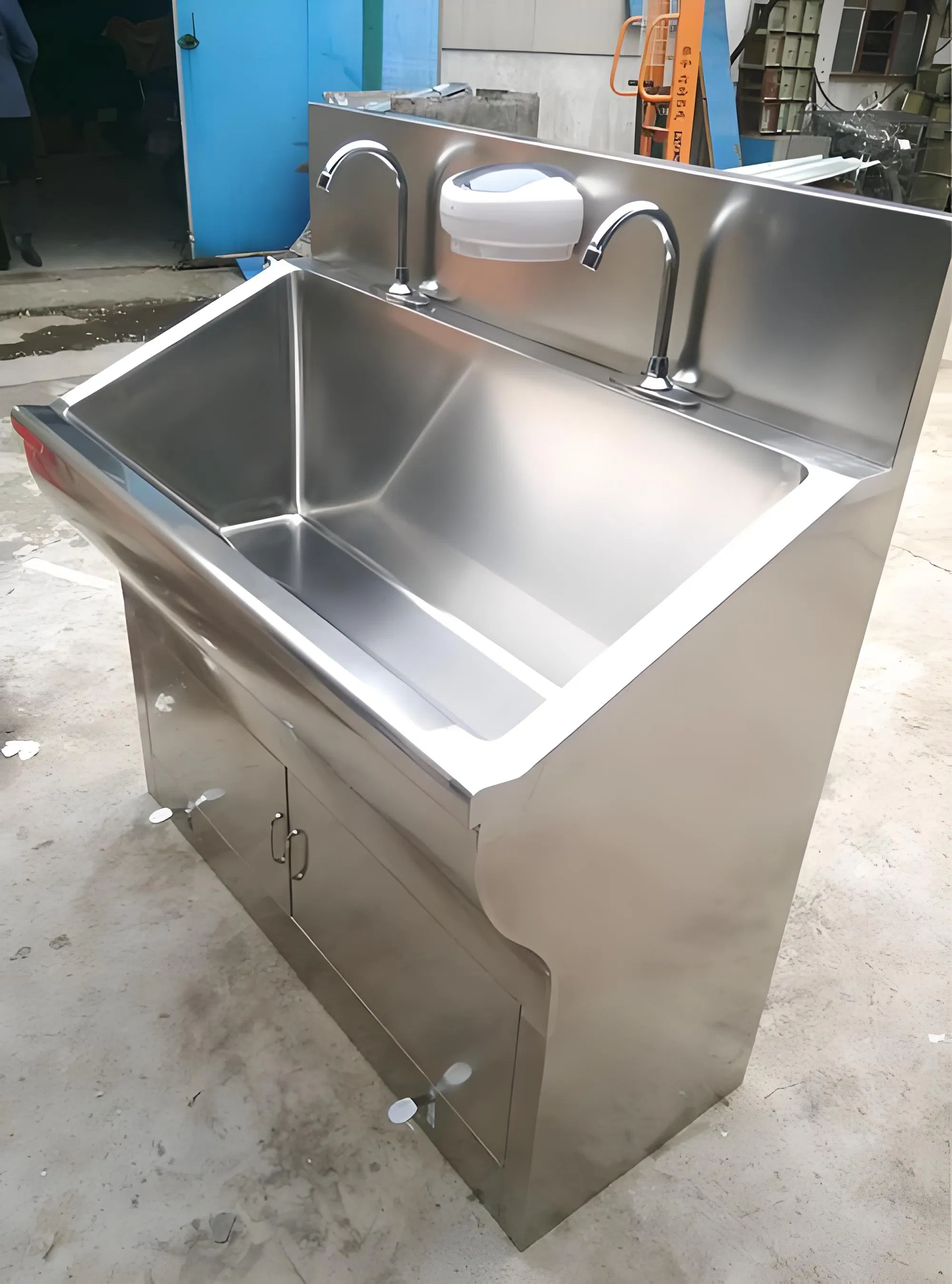 Pedal-Operated Hand Washing Disinfection Basin for Operating Room