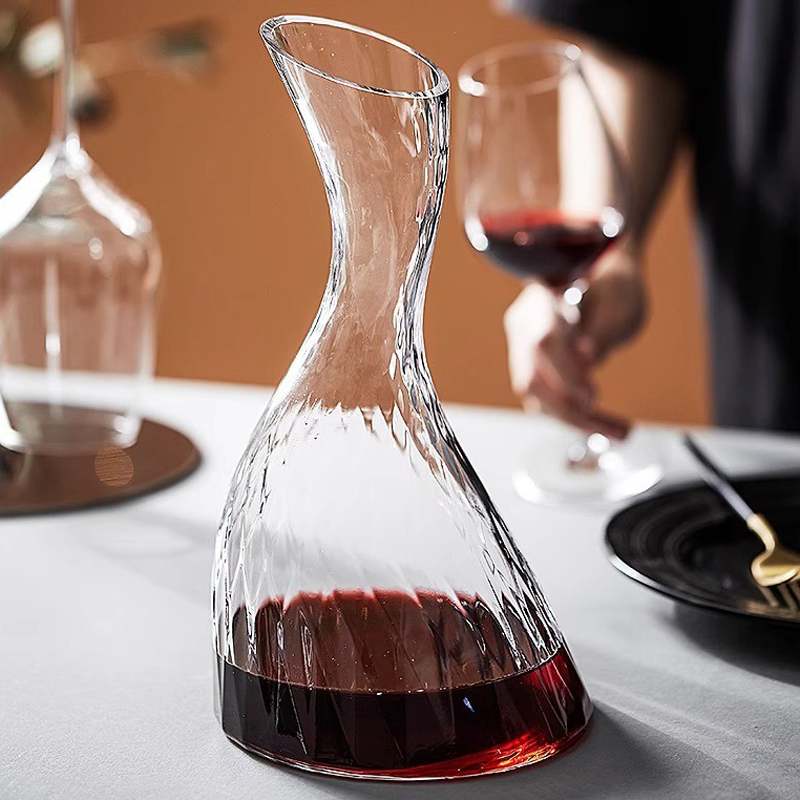 Swan Red Wine Decanter Lead-Free Glass Wine Divider Transparent Luxury Glassware