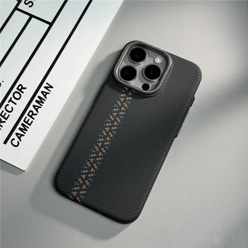 Чехол с карбоновой текстурой и MagSafe для iPhone 12-17 Pro Max