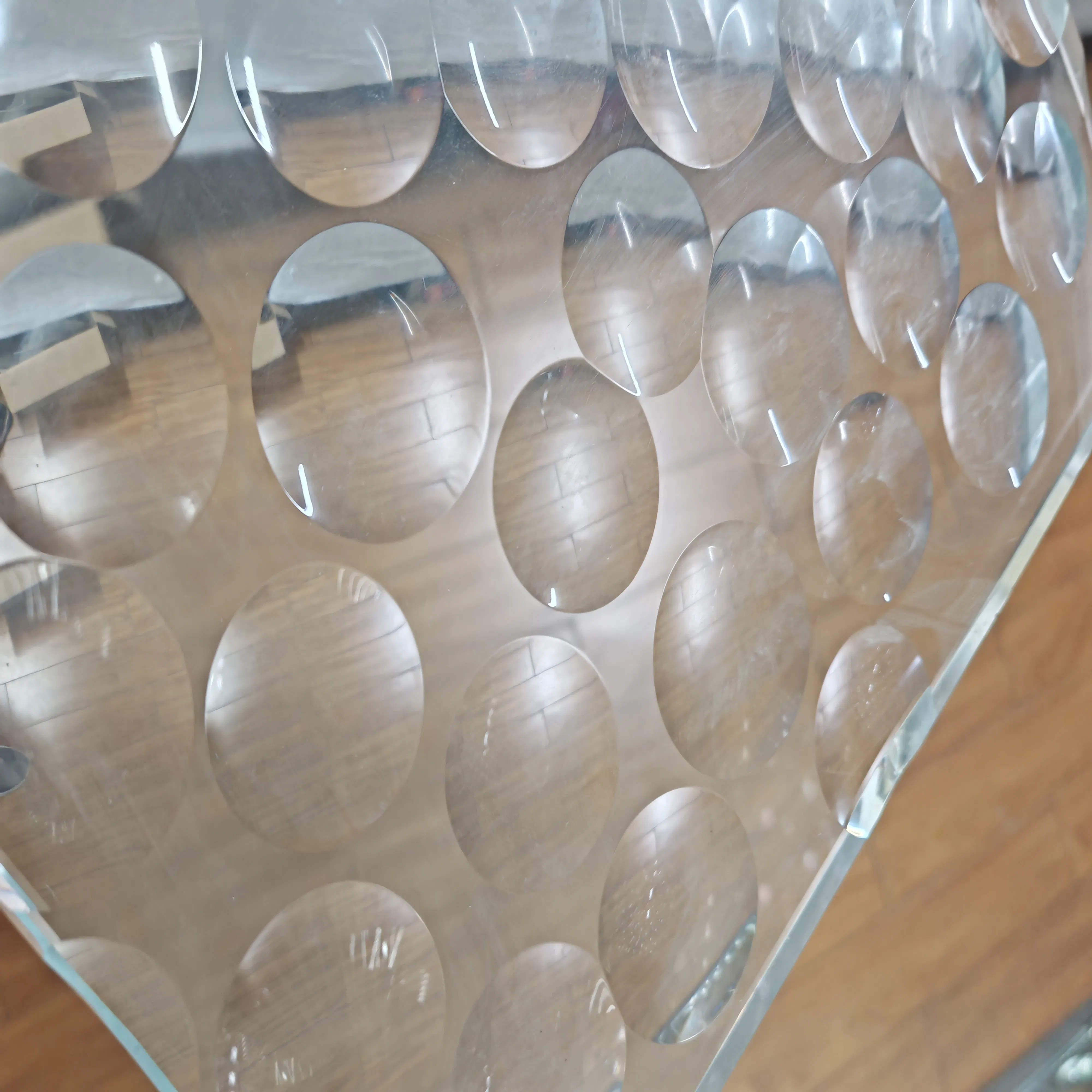 Chic Frosted Glass for Elegant Bathroom Decor and Unique Gifts