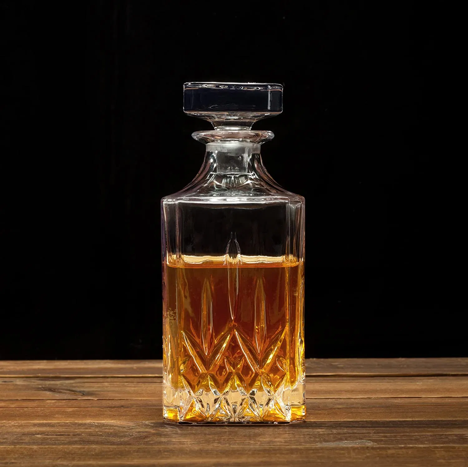 Beautiful 200ml 250ml 500ml Clear Wine Bottle Vodka Whiskey Decanter Creative Miniature Empty Wine Bottle with Cap Wholesale Glassware