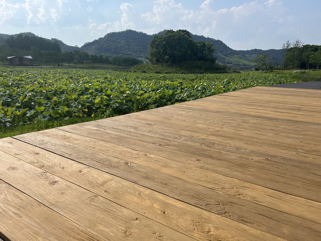 Real Wood Look Composite Decking Outdoor Swimming Pool PU Composite Floor