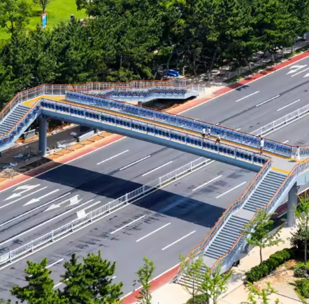 Modern Design Long-Span Steel Structure Pedestrian Bridge Temporary Bridge Construction