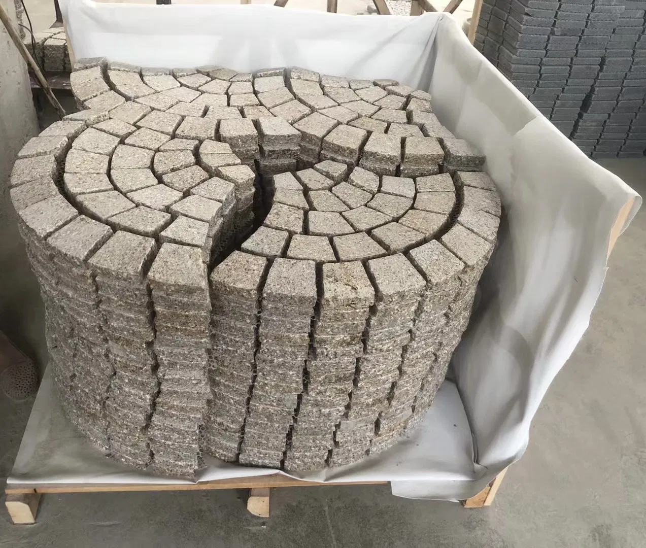 Natural Bush-hammered Yellow Granite Fan-shaped Floor Tiles for exterior/outdoor Garden/Landscape/Square pavement/paving