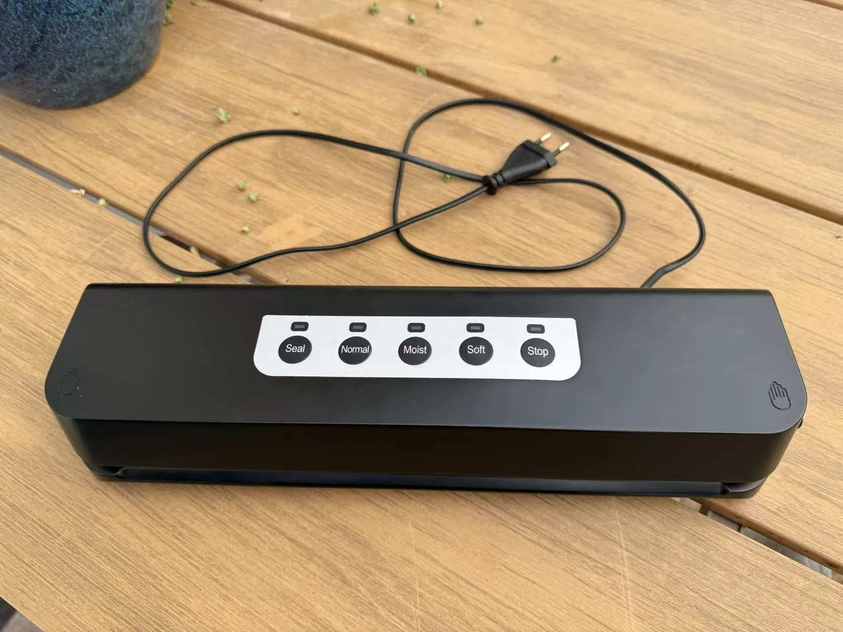 Compact Vacuum Sealing Machine for Food Preservation and Storage