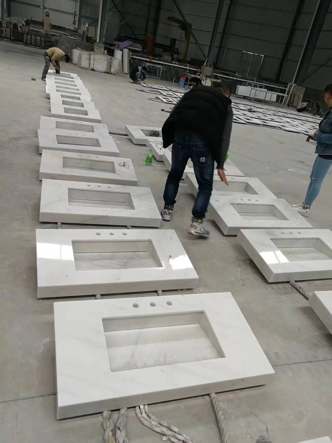 Customized Artificial Marble Calacatta White Quartz Slab Apartment Kitchen Countertop