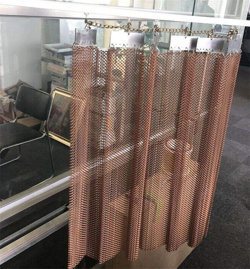 High-Grade Golden Decorative Metal Mesh with Baking Paint for Villa Living Room Partition & Window Screening