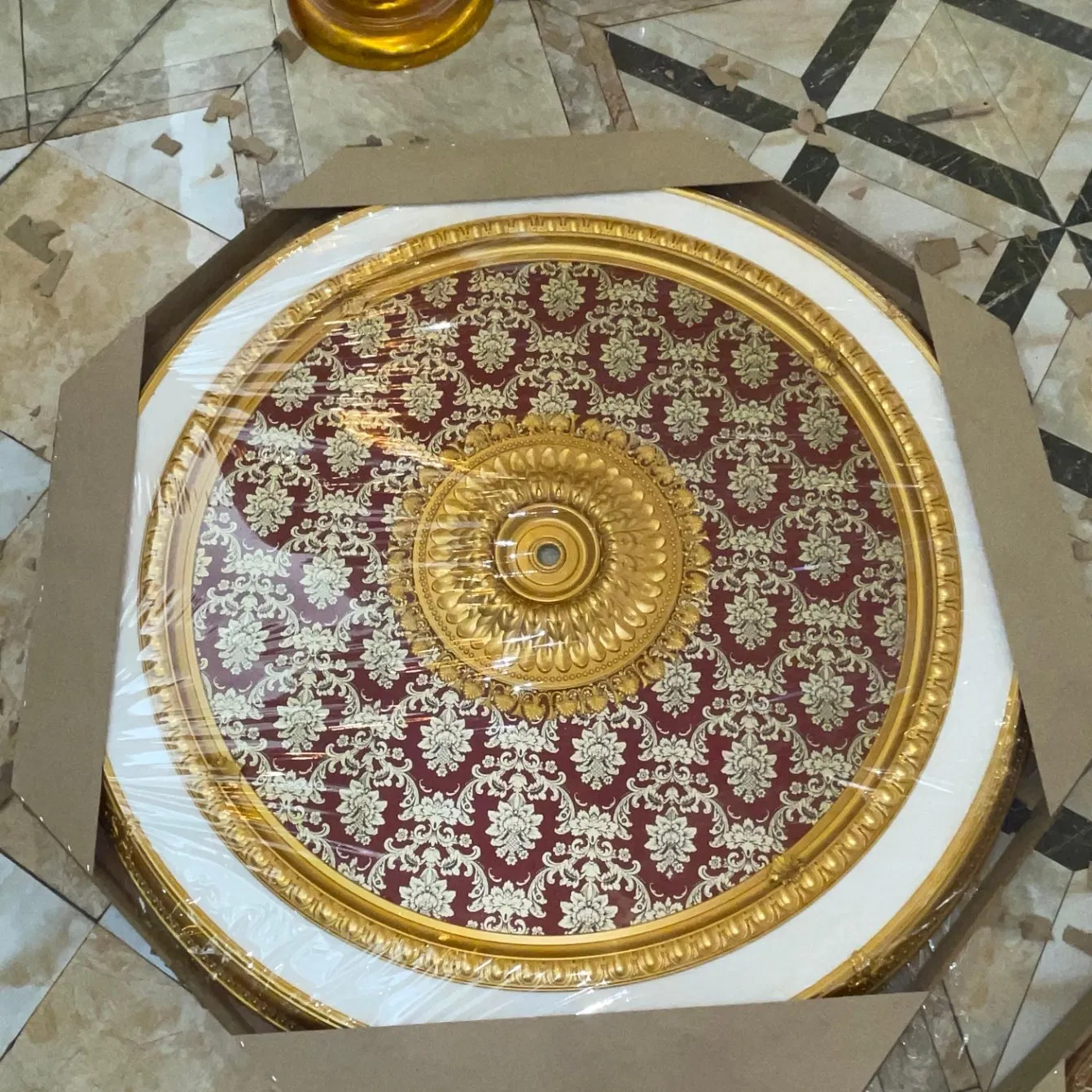 Golden Polyurethane Artistic Ceiling Panel Tiles for Interior Decoration